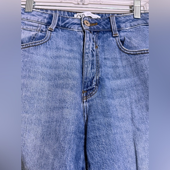 Zara denim jeans, mom fit anklet style Size 4 - Picture 2 of 5